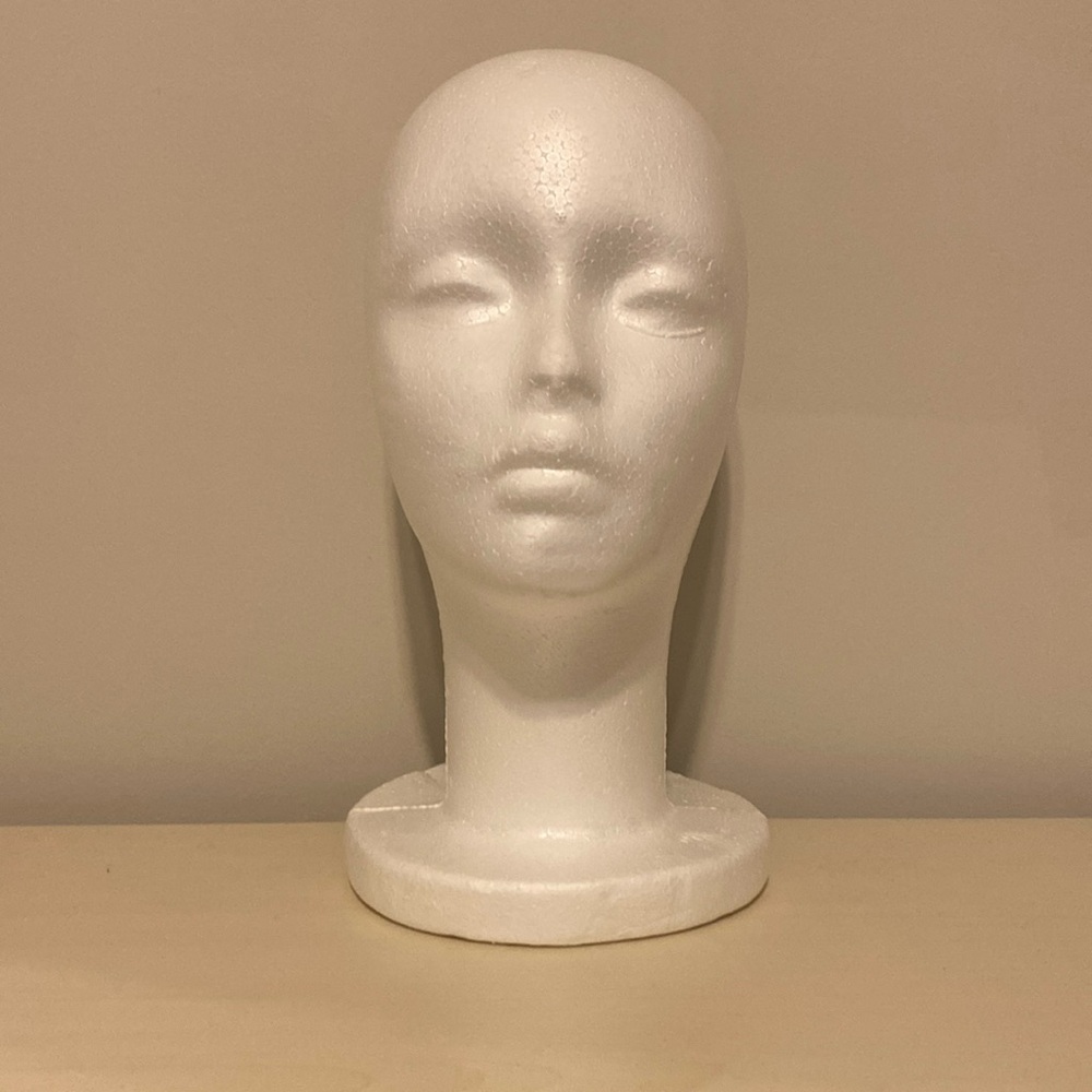 White mannequin head